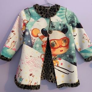 Custo Growing Anytime Good -  17.5" Across, 22.5"